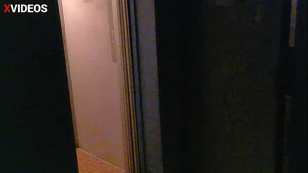 A beautiful stepmother rolled a pizza delivery man's dick in her cunt before her husband's arrival