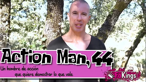 Lara Cruz looks for love and a good OUTDOOR FUCK at this hot naked date!