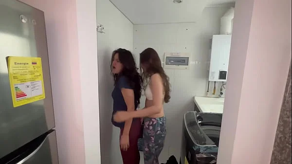 Mi novia me descubre siendo infiel en una llamada caliente mientras la tenemos en la habitación de invitados