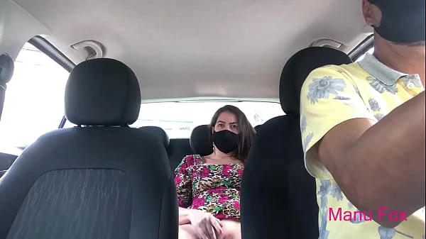 Provoquei o motorista do uber até ele me fazer gozar