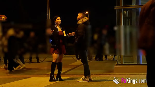 Teasing random guys at the streets? Cuban hottie Amanda Luxor definitely has no limits!!